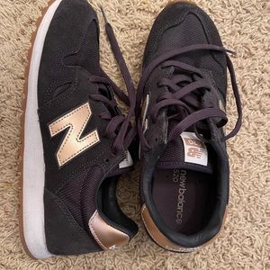 New Balance 520 Metallic Navy Size 8